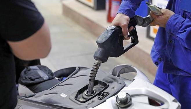 Giá xăng được điều chỉnh tăng nhẹ